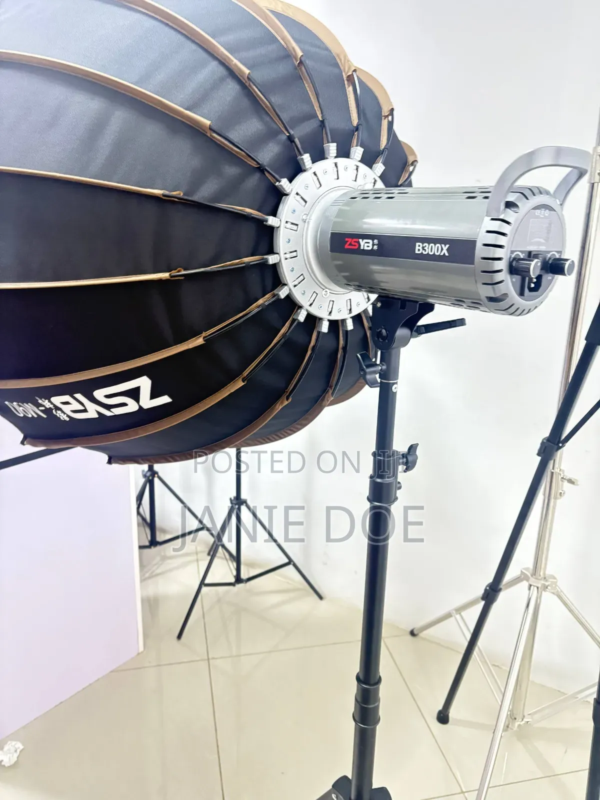 Light Full Set 300 Watt Light With Softbox And Heavy Duty Stand