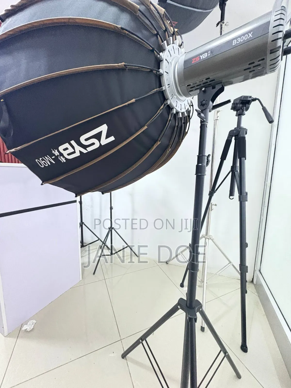 Light Full Set 300 Watt Light With Softbox And Heavy Duty Stand