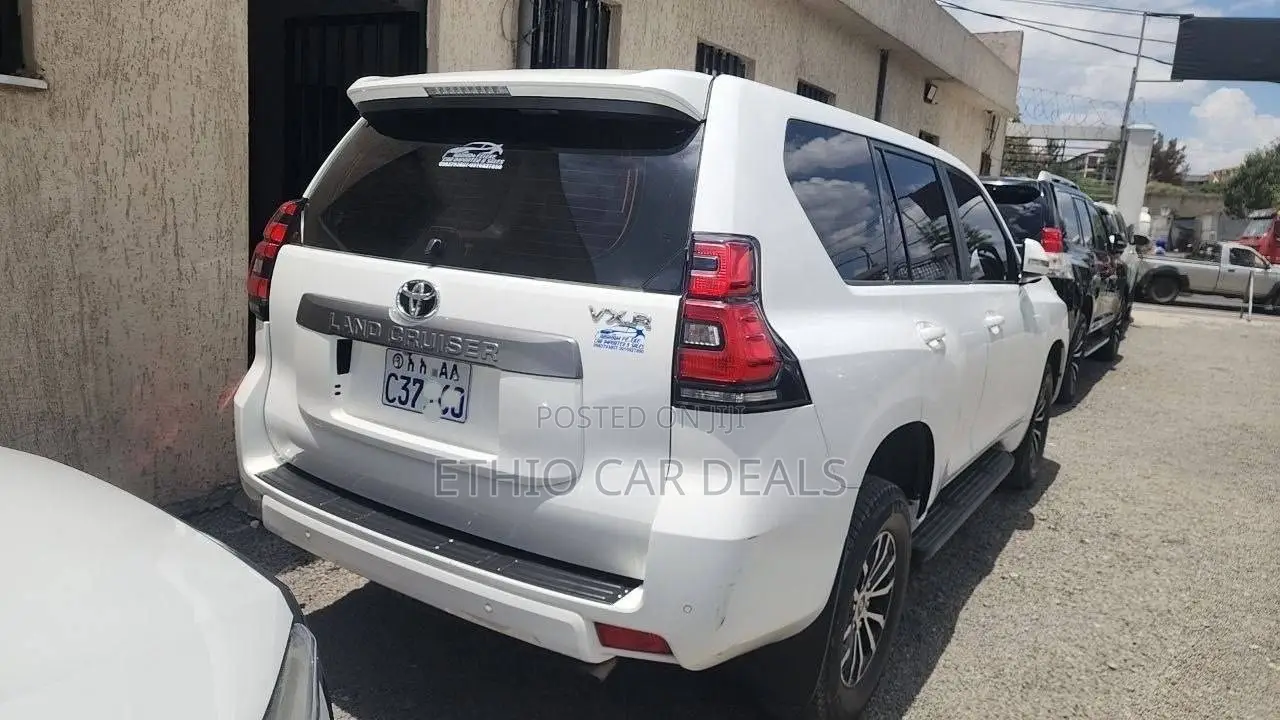 Toyota Land Cruiser Prado 2022 White