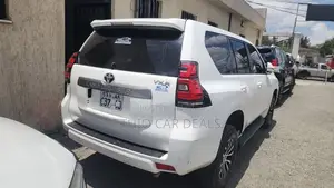 Toyota Land Cruiser Prado 2022 White
