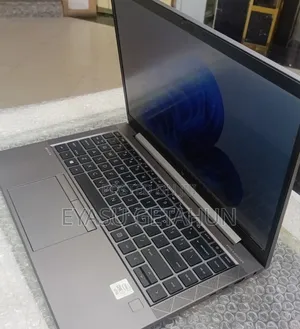 New Laptop HP ZBook Firefly 14 G10 16GB Intel Core i7 SSD 512GB