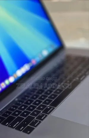 New Laptop Apple MacBook Pro 2018 16GB Intel Core i7 SSD 512GB