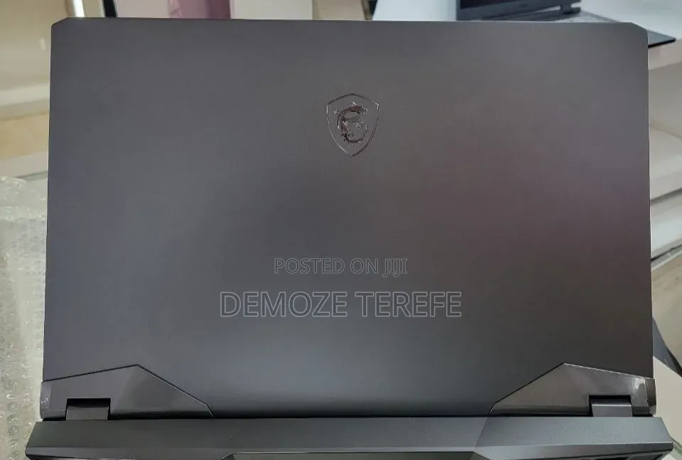 New Laptop MSI Raider 18 HX AI A2XW 16GB Intel Core i7 SSD 1T