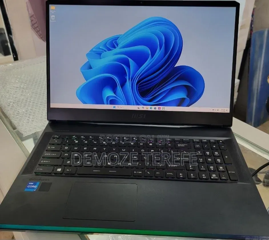 New Laptop MSI Raider 18 HX AI A2XW 16GB Intel Core i7 SSD 1T