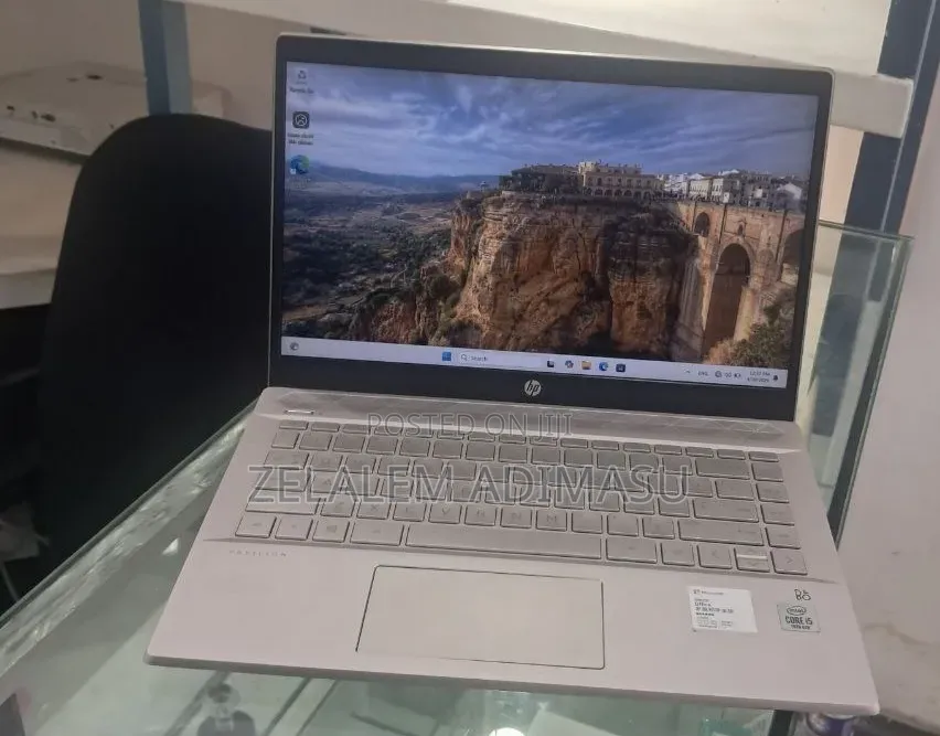 New Laptop HP Pavilion 15 8GB Intel Core i5 SSD 512GB