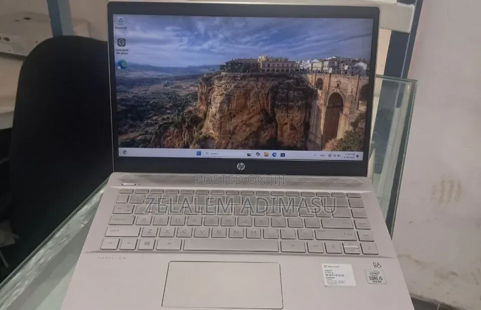 New Laptop HP Pavilion 15 8GB Intel Core i5 SSD 512GB