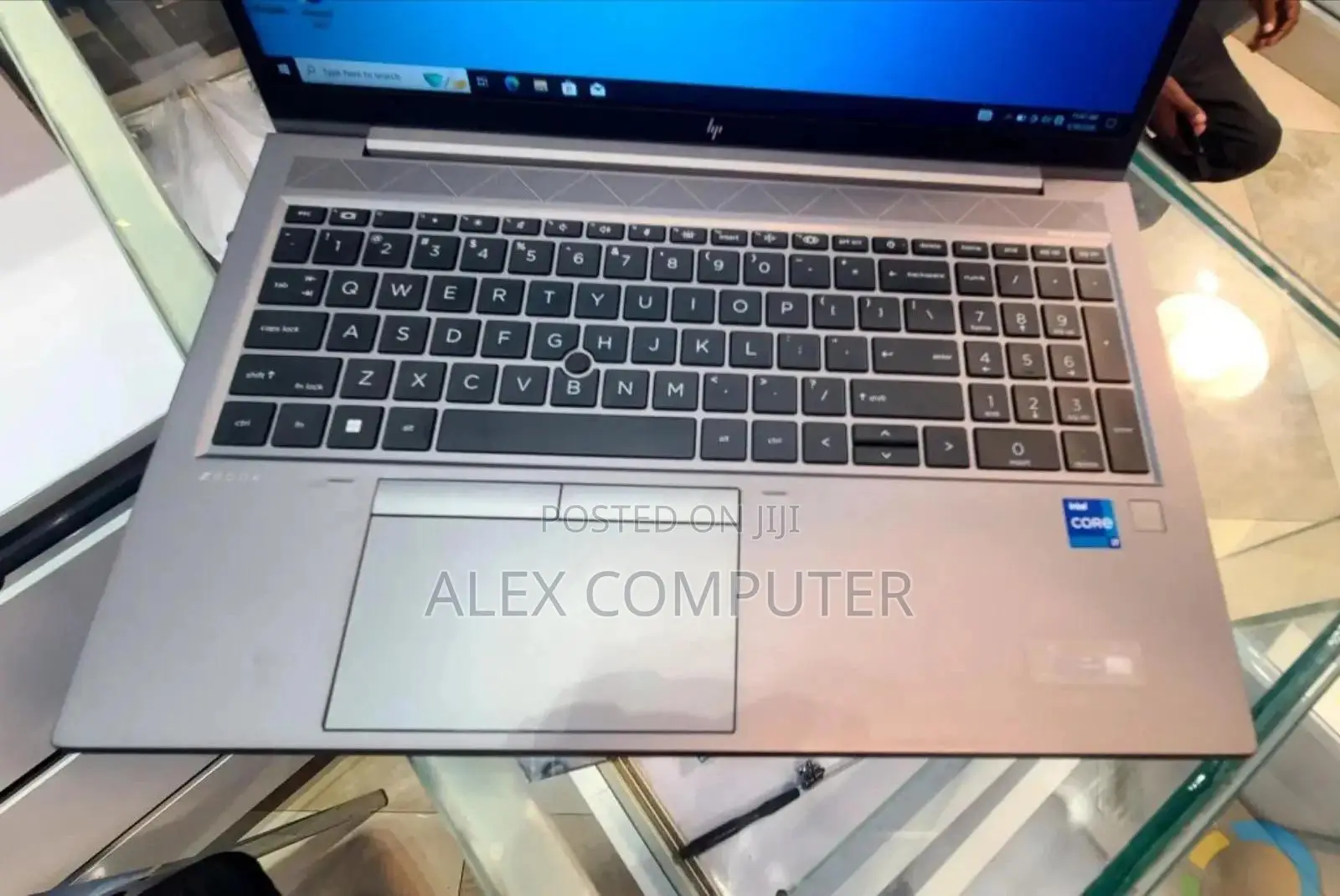 New Laptop HP ZBook Firefly G8 16GB Intel Core i7 SSD 512GB