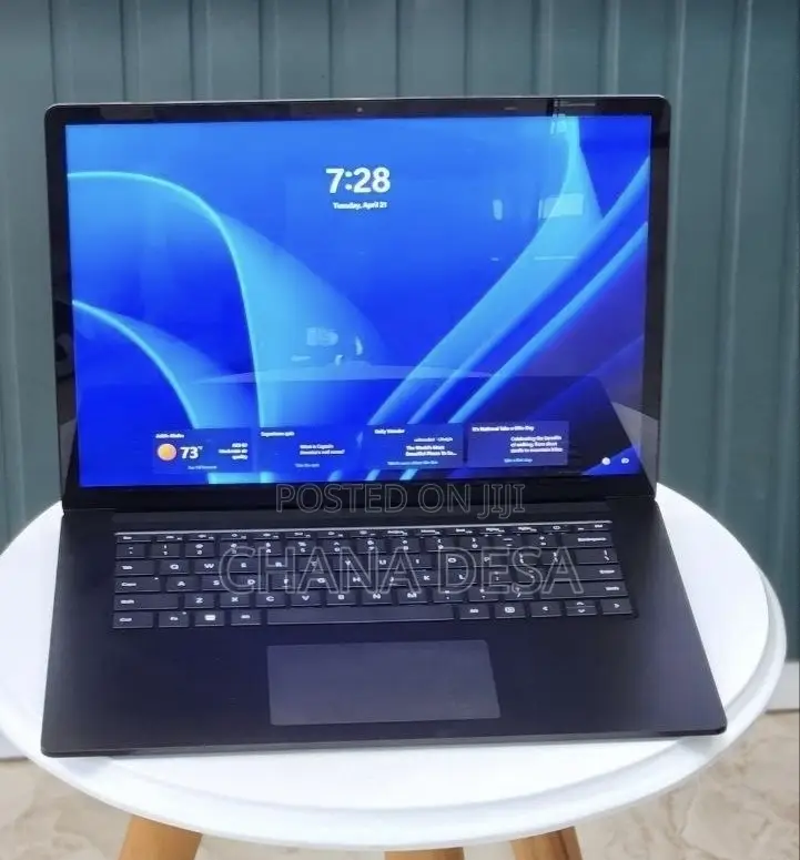 New Laptop Microsoft Surface 16GB Intel Core i7 SSD 256GB