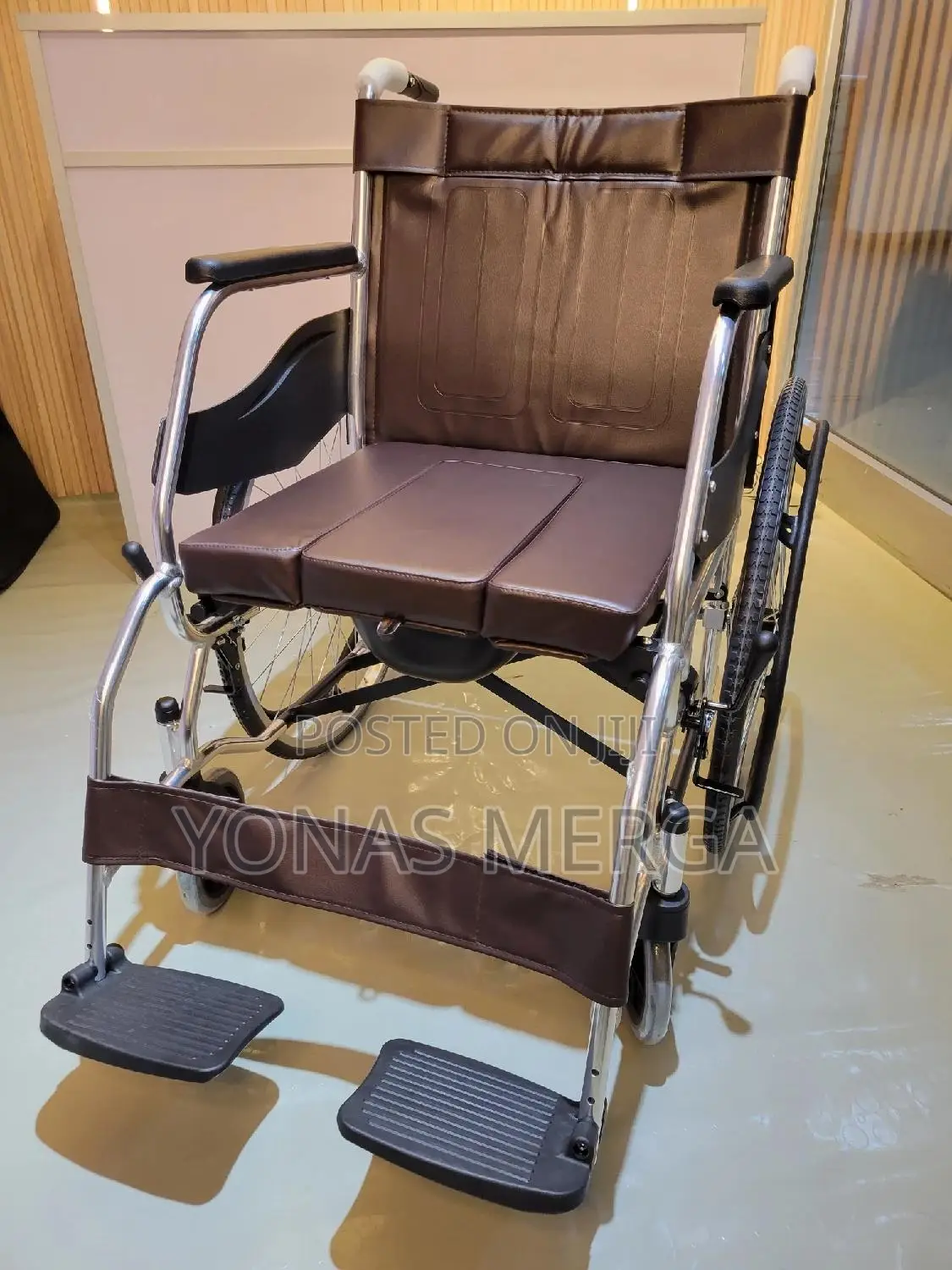 Toilet Wheelchair– Clip on Plastic Toilet Seat C/W Pan Lid