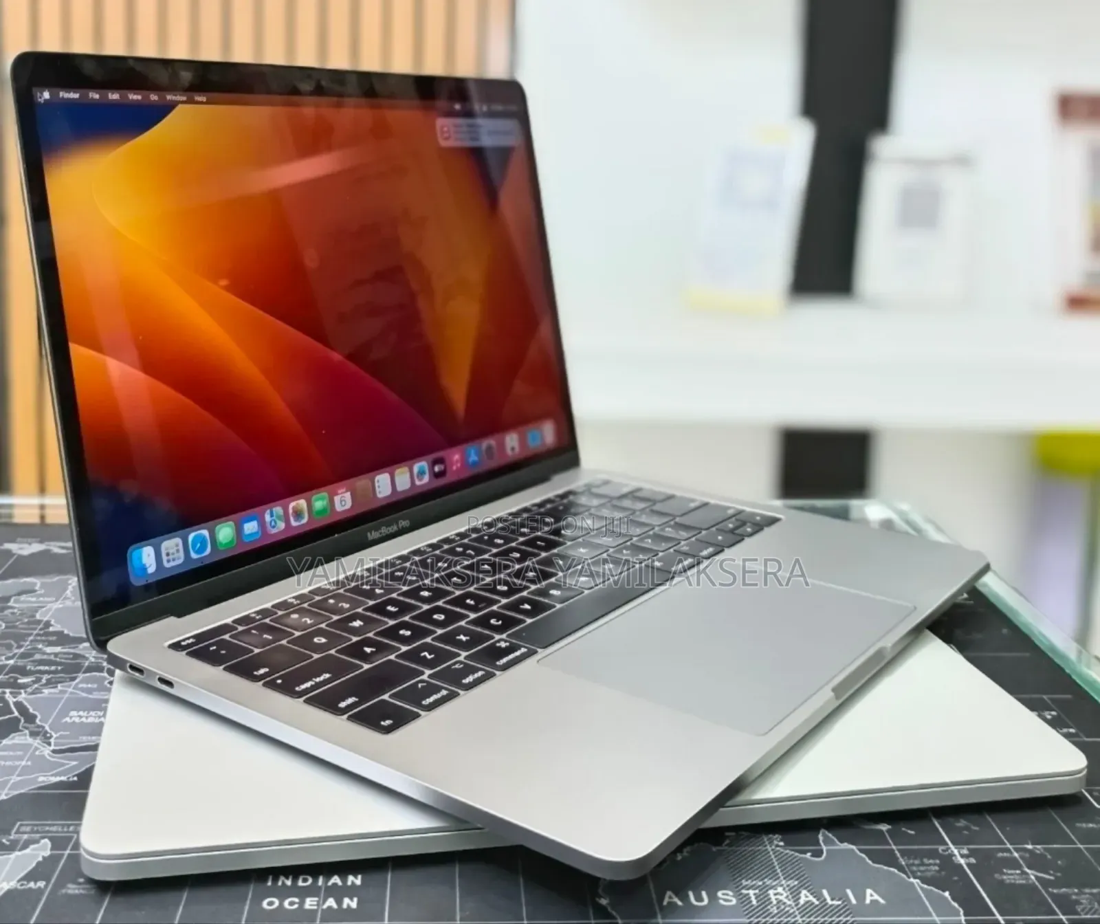 New Laptop Apple MacBook Pro 2017 8GB Intel Core i5 SSD 256GB