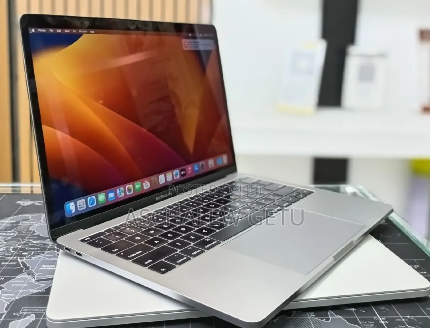 New Laptop Apple MacBook Pro 2017 16GB Intel Core i5 SSD 256GB