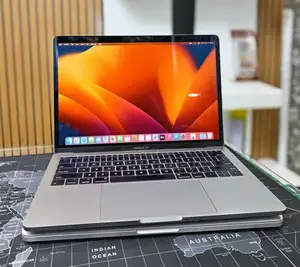 New Laptop Apple MacBook Pro 2017 16GB Intel Core i5 SSD 256GB