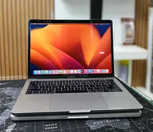 New Laptop Apple MacBook Pro 2017 16GB Intel Core i5 SSD 256GB
