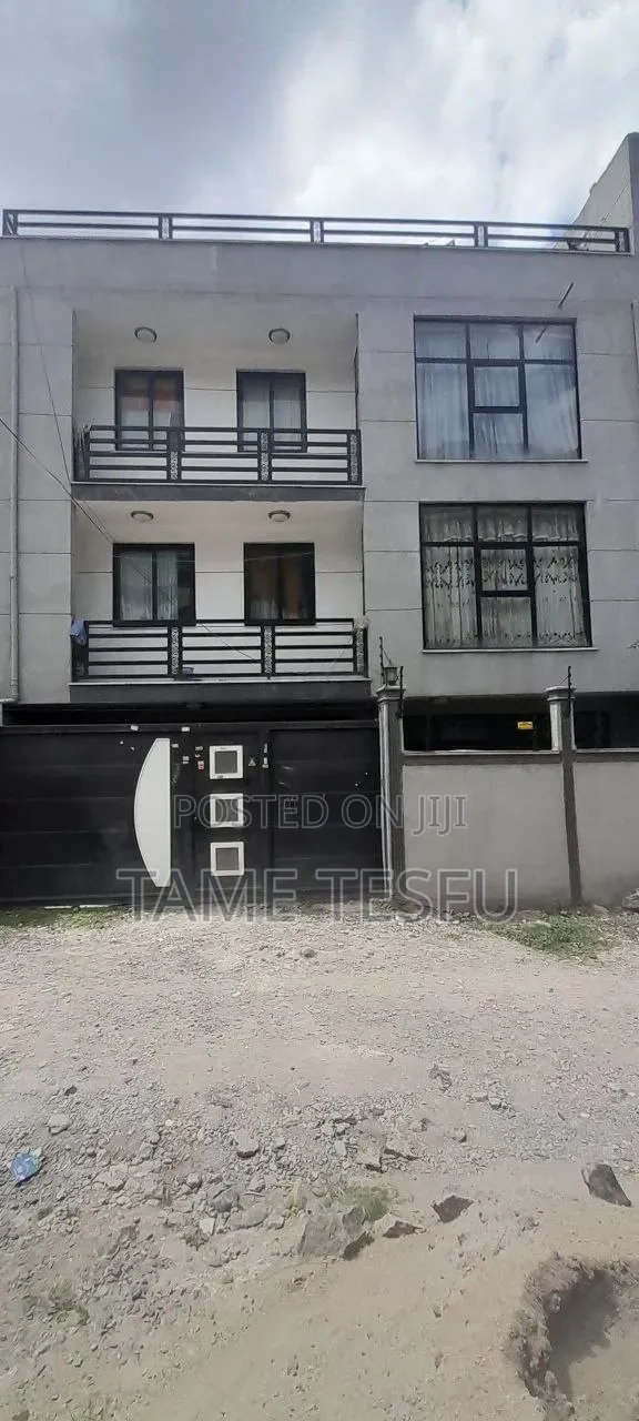 Furnished 8bdrm House in ሀያት, Bole for sale