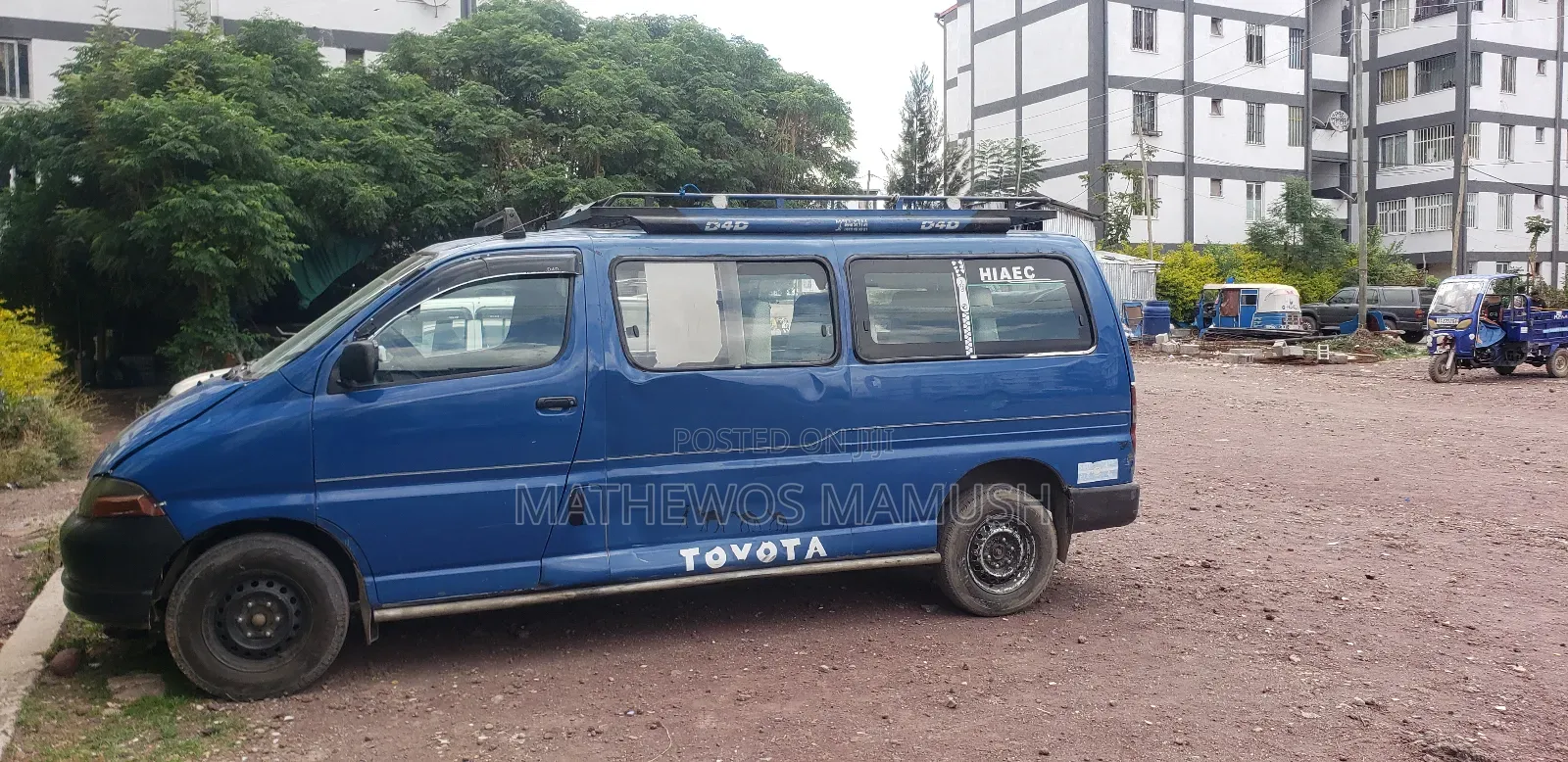 Toyota HiAce 2000 Blue