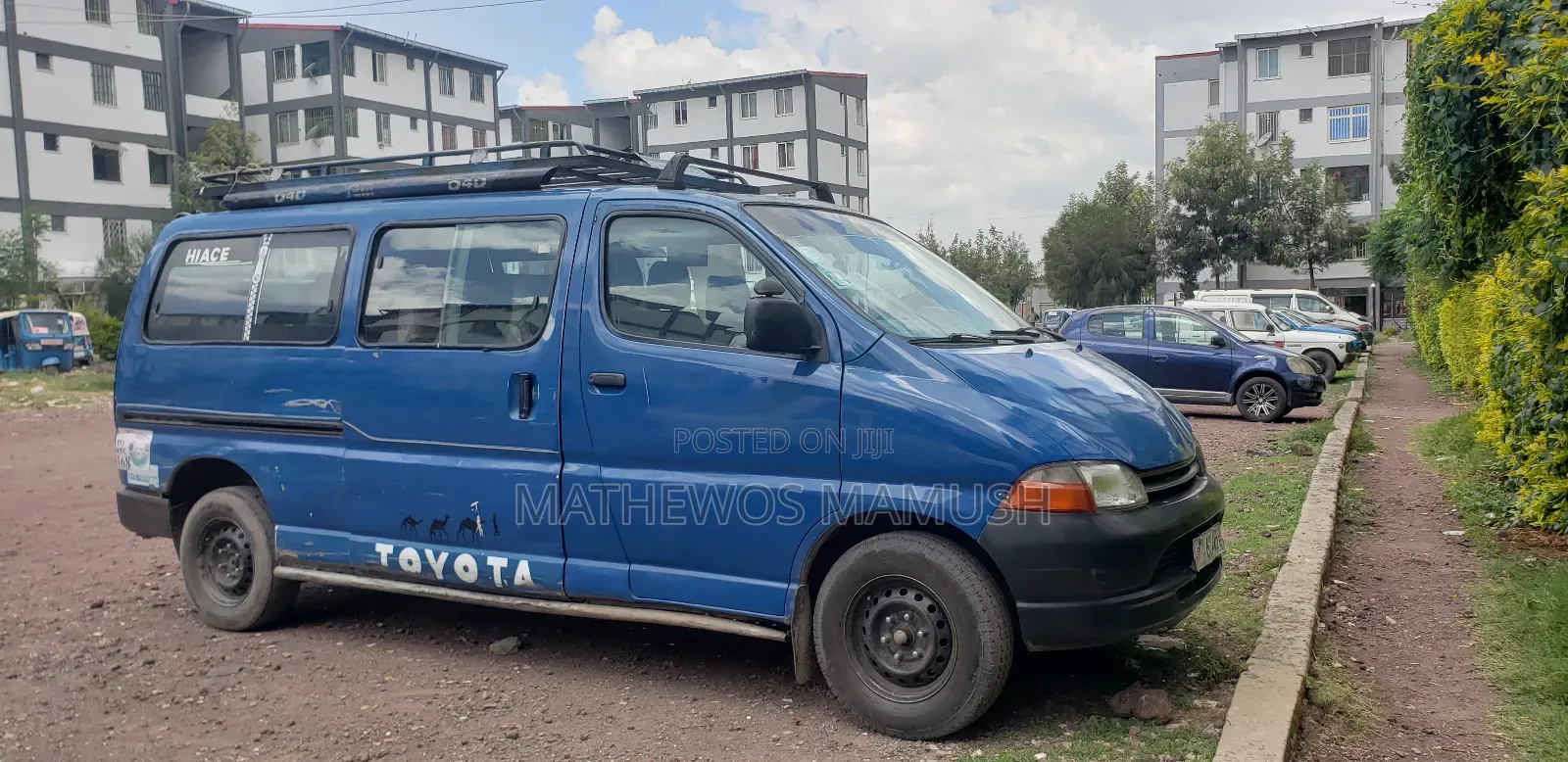 Toyota HiAce 2000 Blue