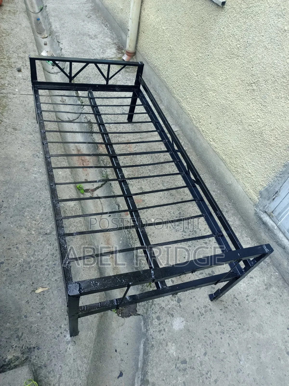 Bed ጠንካራ ኣልጋ