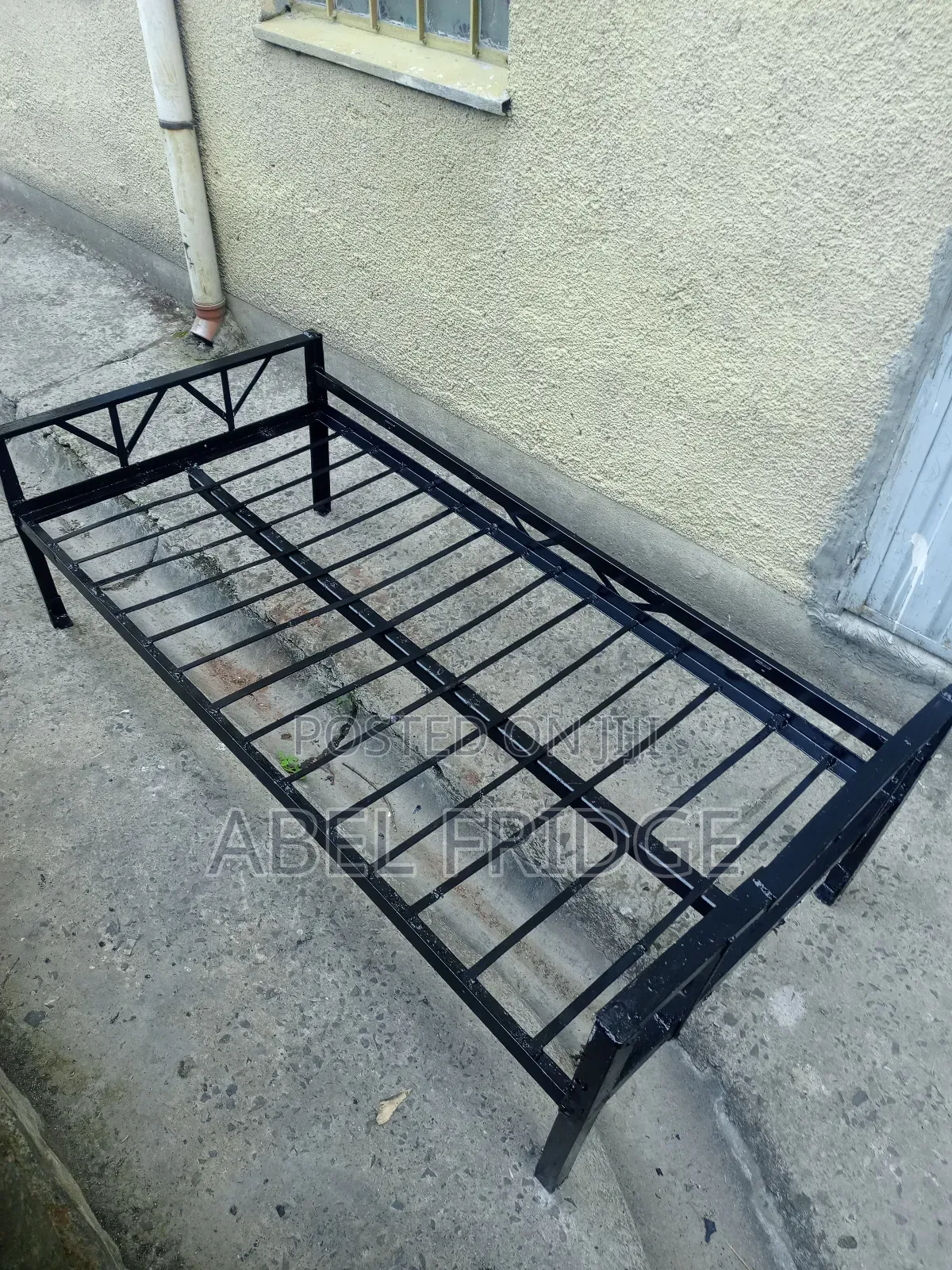 Bed ጠንካራ ኣልጋ