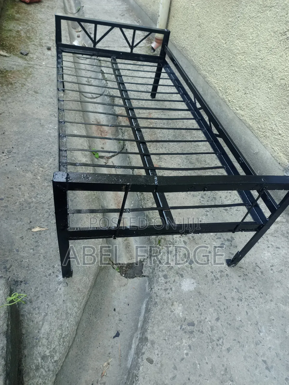 Bed ጠንካራ ኣልጋ