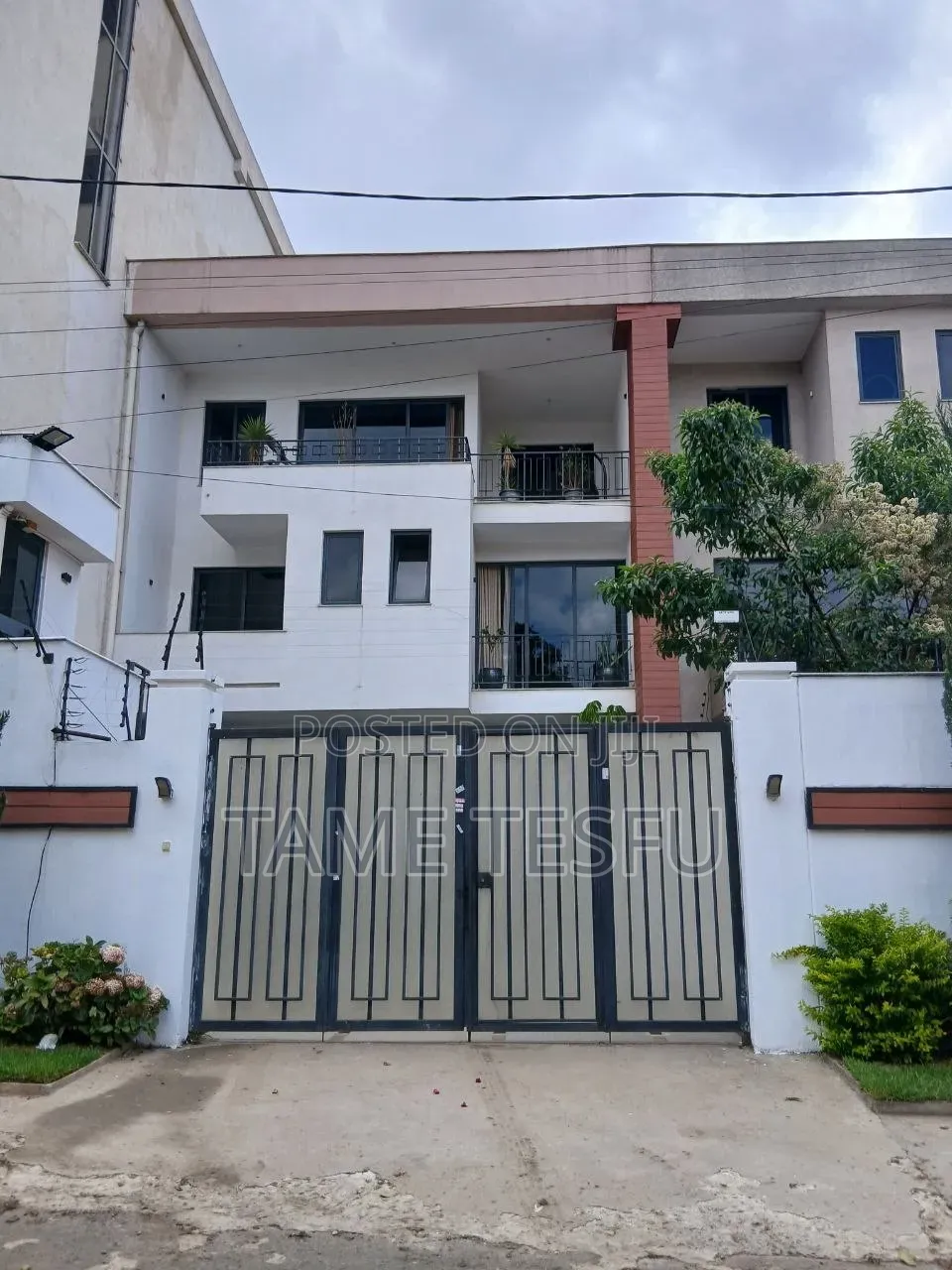 Furnished 7bdrm House in Cmc, Bole for sale