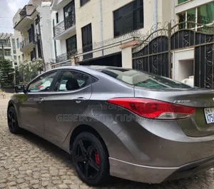 Hyundai Avante 2012