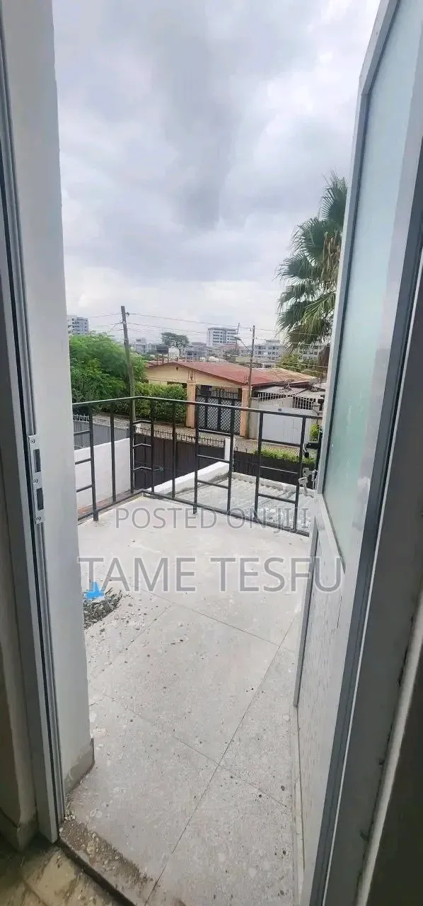 Furnished 6bdrm House in ሀያት, Bole for sale