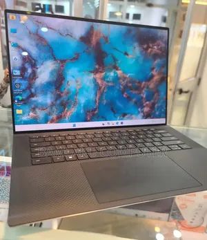 New Laptop Dell XPS 15 16GB Intel Core i7 SSD 512GB