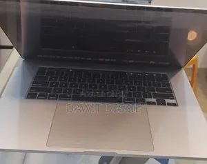 New Laptop Apple MacBook Pro 2019 16GB Intel Core i7 SSD 512GB