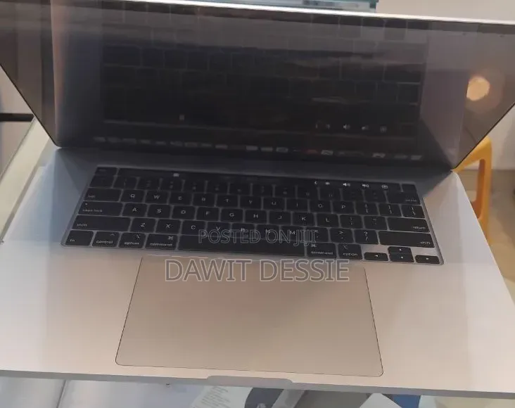 New Laptop Apple MacBook Pro 2019 16GB Intel Core i7 SSD 512GB