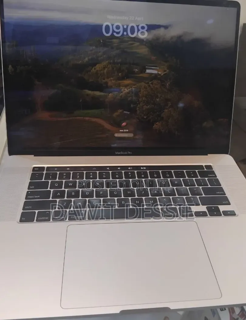 New Laptop Apple MacBook Pro 2019 16GB Intel Core i7 SSD 512GB