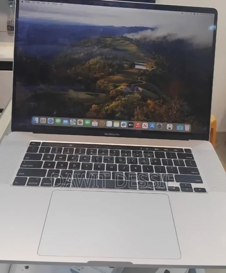 New Laptop Apple MacBook Pro 2019 16GB Intel Core i7 SSD 512GB