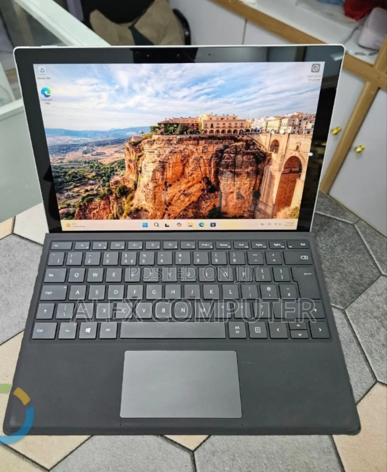 New Laptop Microsoft Surface Pro 7 8GB Intel Core i5 SSD 256GB