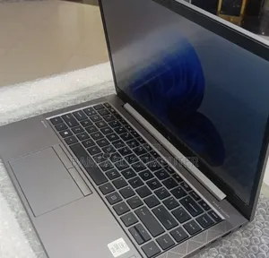 New Laptop HP ZBook Firefly 14 G7 16GB Intel Core i7 SSD 512GB