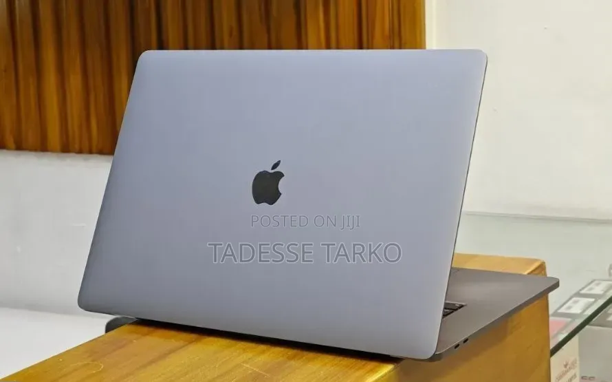 New Laptop Apple MacBook Pro 2018 32GB Intel Core i9 SSD 2T