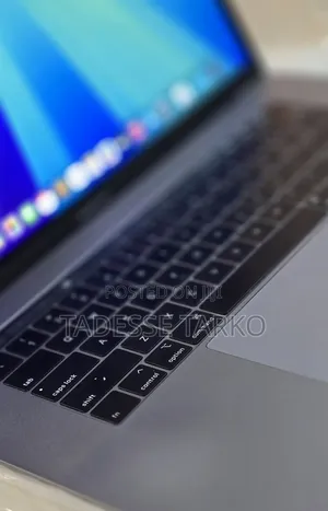 New Laptop Apple MacBook Pro 2018 16GB Intel Core i7 SSD 512GB