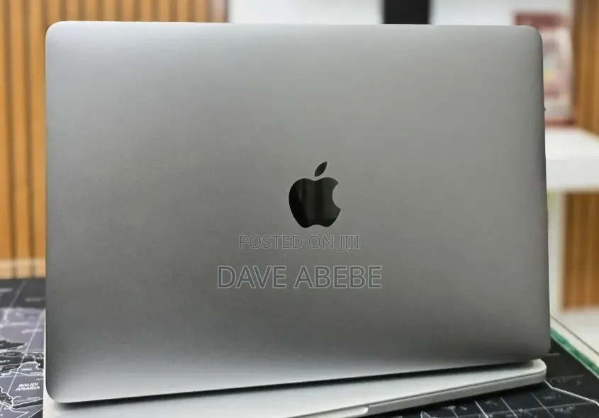 New Laptop Apple MacBook Pro 2017 16GB Intel Core i5 SSD 256GB