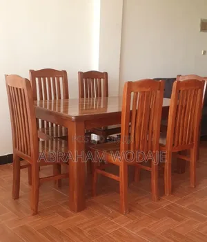 በዋንዛ የሚሰራ Dining Table