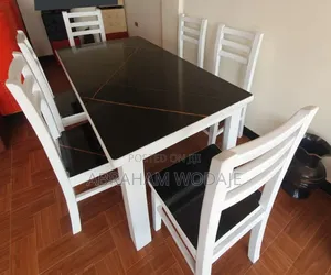 በዋንዛ የሚሰራ Dining Table