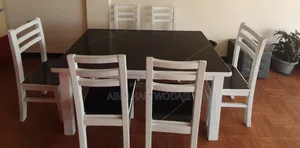 በዋንዛ የሚሰራ Dining Table