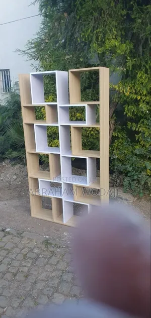 ዘመናዊ የመፅሀፍ መደርደሪያ