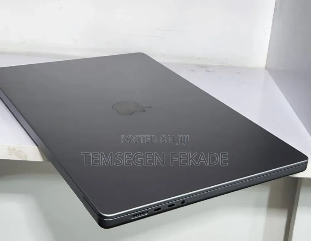 New Laptop Apple MacBook Pro 32GB SSD 512GB