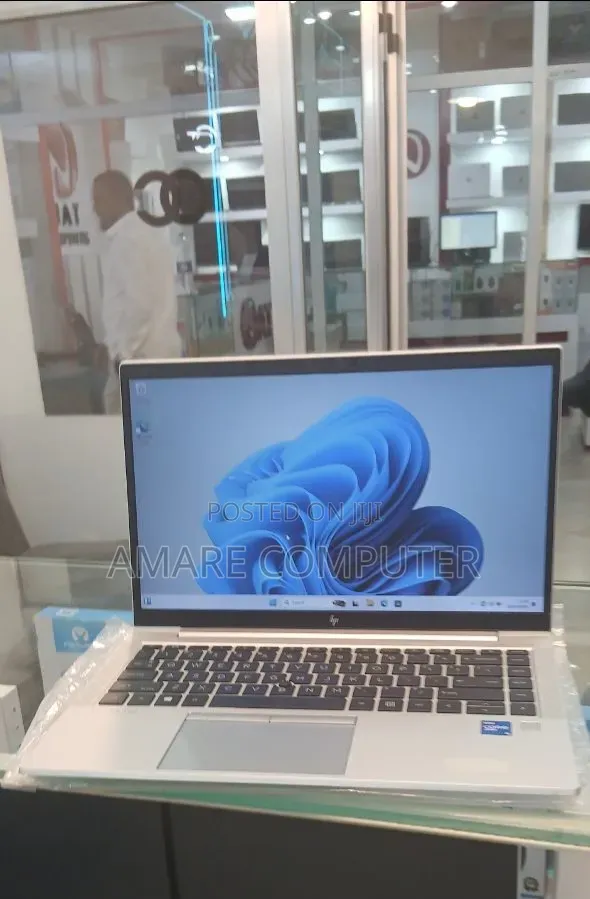 New Laptop HP EliteBook 840 G8 16GB Intel Core i5 SSD 512GB