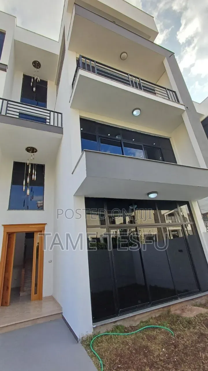 Furnished 9bdrm House in Cmc, Bole for sale
