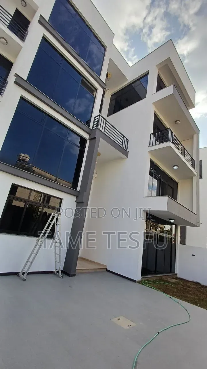 Furnished 9bdrm House in Cmc, Bole for sale