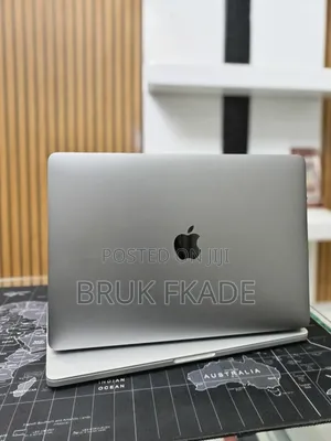 New Laptop Apple MacBook Pro 2017 16GB Intel Core i5 SSD 256GB