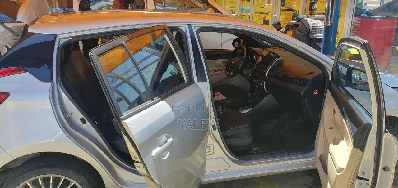 Toyota Yaris 2015 Silver