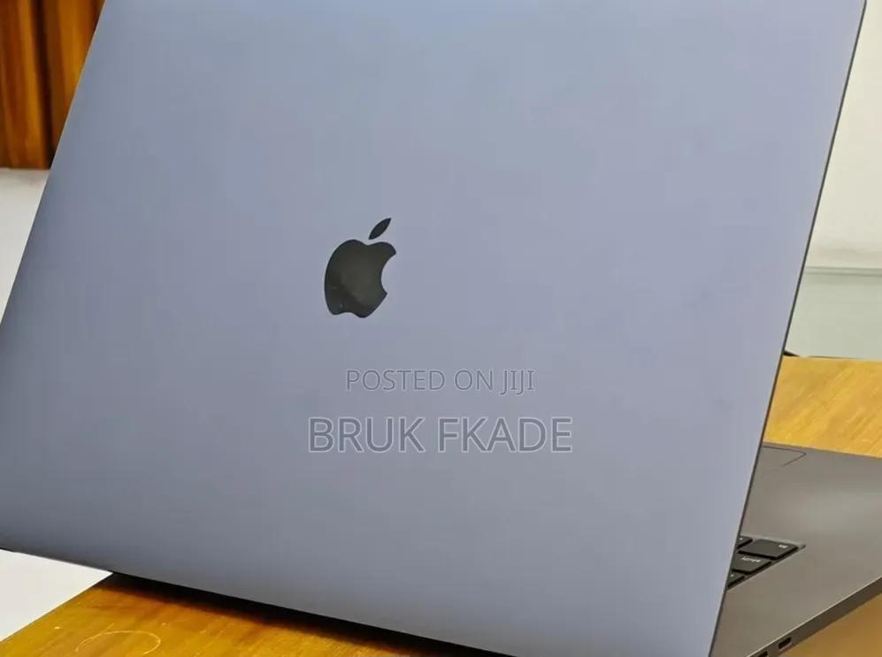 New Laptop Apple MacBook Pro 2019 16GB Intel Core i7 SSD 512GB