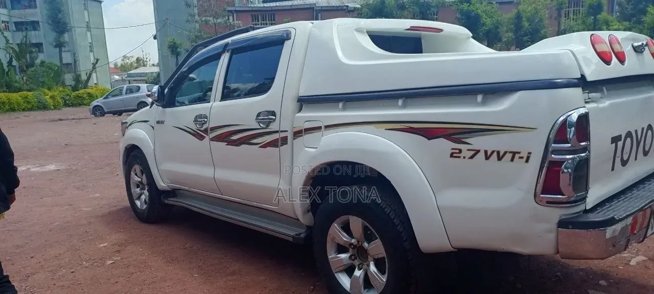 Toyota Hilux 2013 White