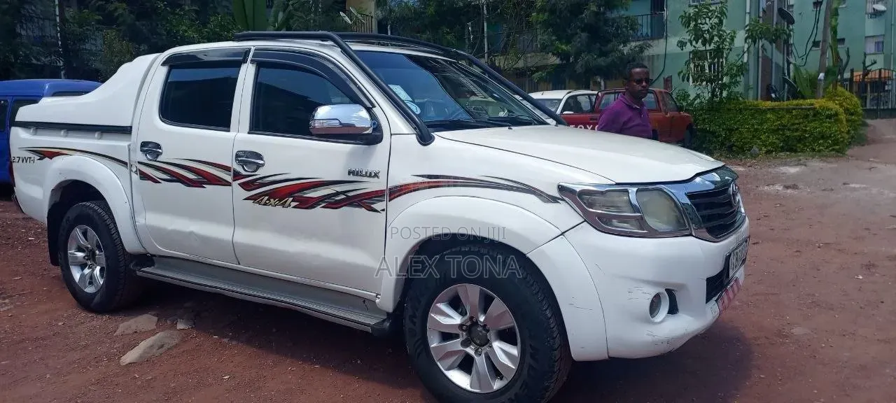 Toyota Hilux 2013 White