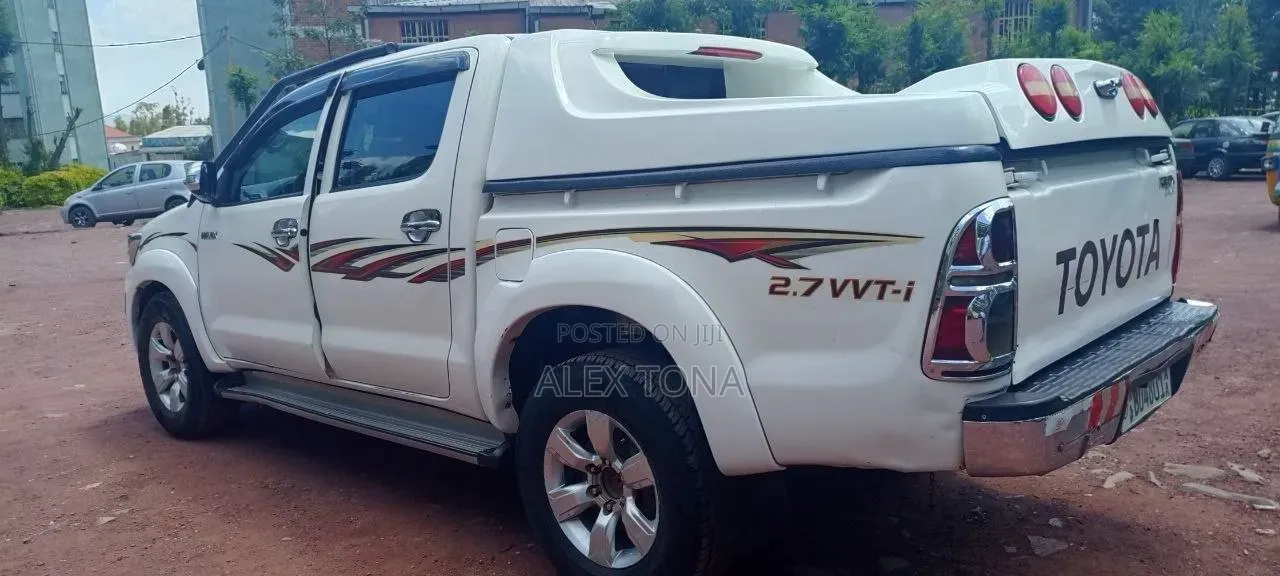 Toyota Hilux 2013 White